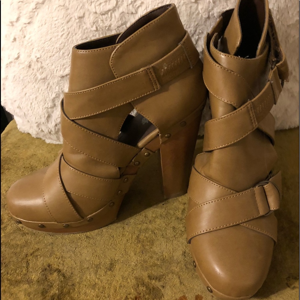 Charlotte Russe Booties, size 8!